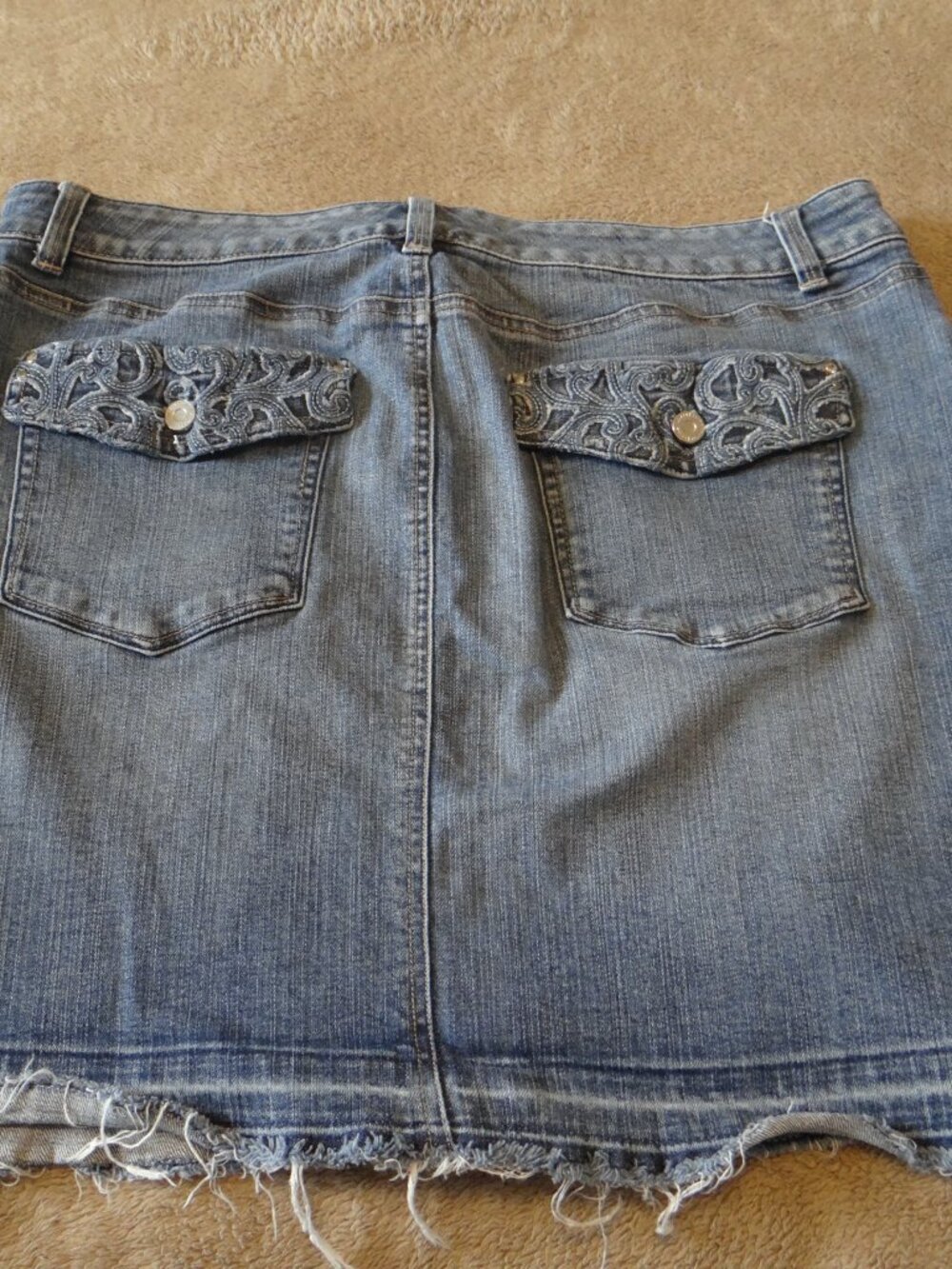 White House Black Market Denim Skirt Distressed Bottom Size 10 - Picture 4 of 5